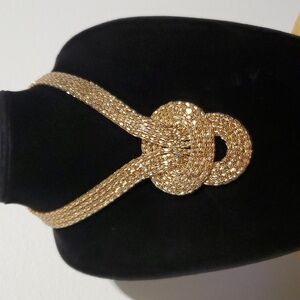 356◼️GOLD KNOT NECKLACE